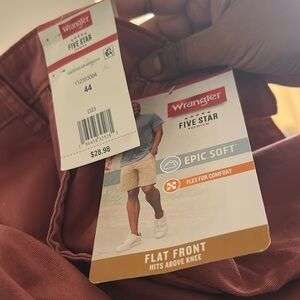 BNWT - Wrangler Men's Cargo Shorts Rust Colour Size 44